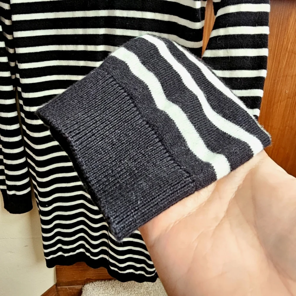 HP🎉 🖤 Forever 21 Black and White Striped Sweater Dress - Size M - Picture 6 of 6